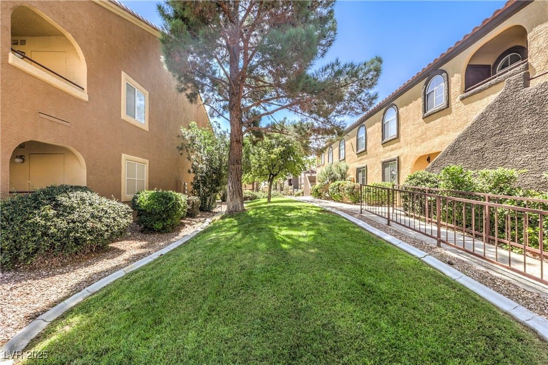 7950 West Flamingo Road 1069 — photo 4 of 21