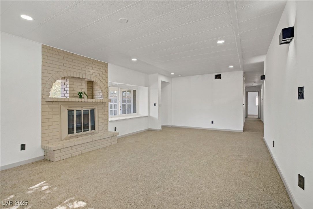 153 Sir Thomas Drive — photo 5
