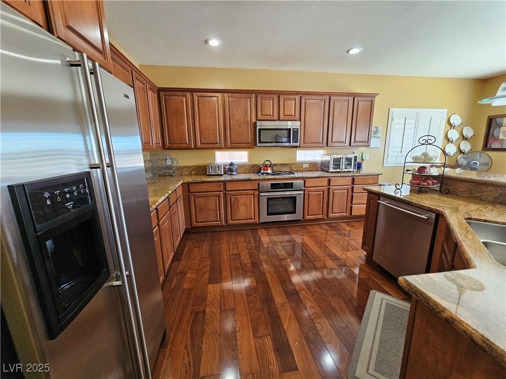 11329 Hedgemont Avenue — photo 2