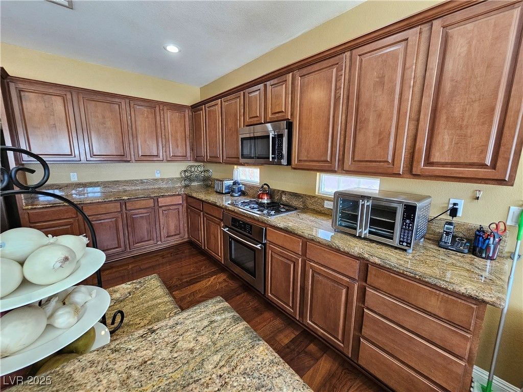 11329 Hedgemont Avenue — photo 3