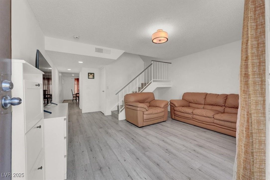 4123 Mississippi Avenue — photo 4 of 30