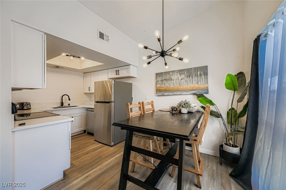 5060 Newport Cove Drive C — photo 3 of 10