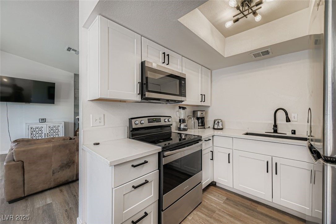 5060 Newport Cove Drive C — photo 4 of 10
