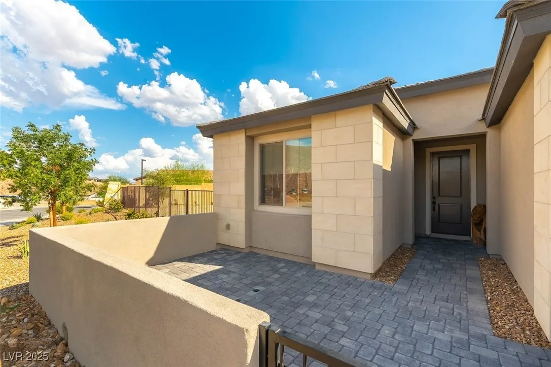 127 Crimson Cactus Avenue — photo 2