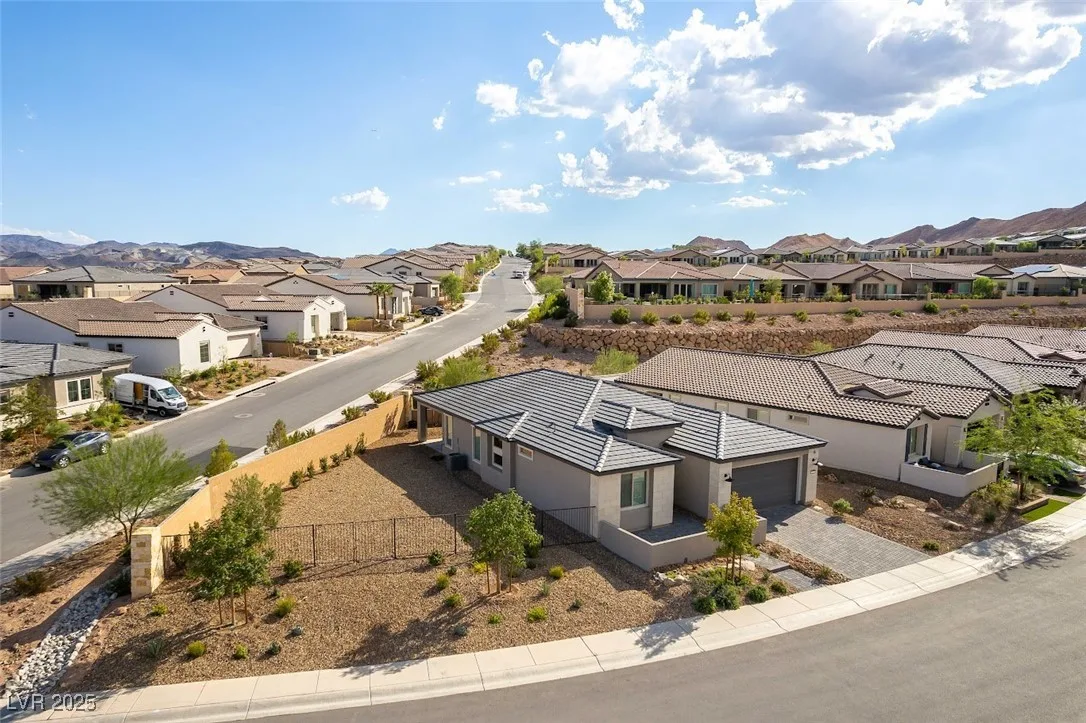 127 Crimson Cactus Avenue — photo 3