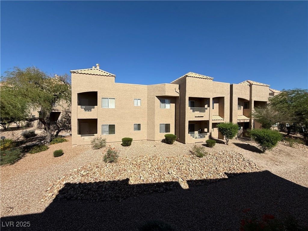 2232 Aspen Mirror Way 202 — photo 3 of 39