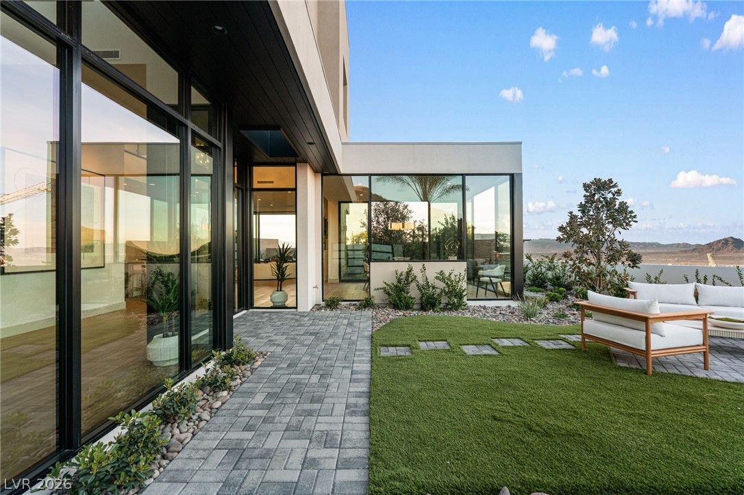 521 Overlook Rim Drive — photo 2