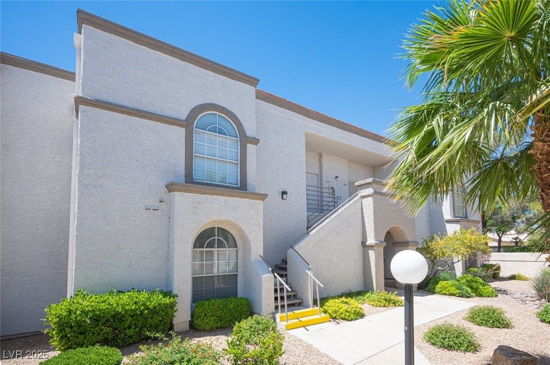 3150 Soft Breezes Drive 2220 — photo 2
