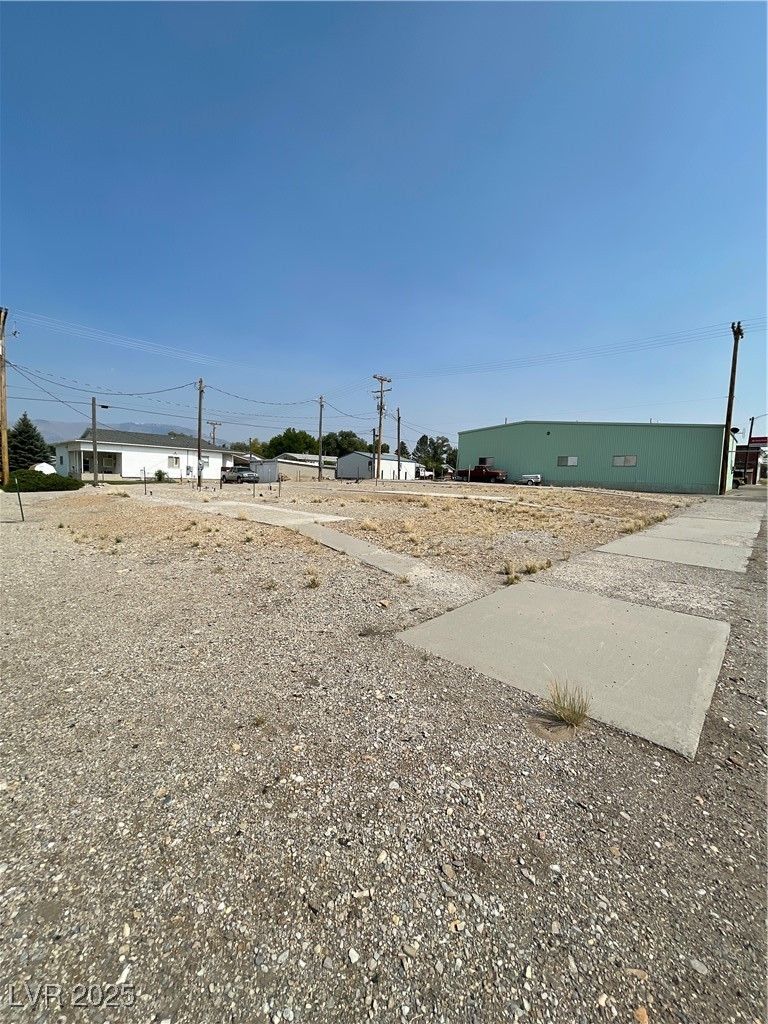 1100 Avenue C — photo 4 of 7