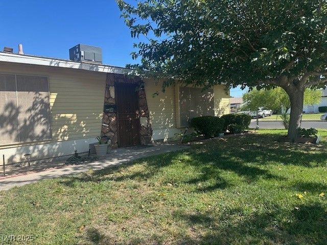 1643 E Street — photo 2 of 32
