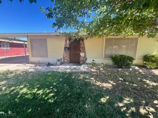 1643 E Street — photo 3 of 32