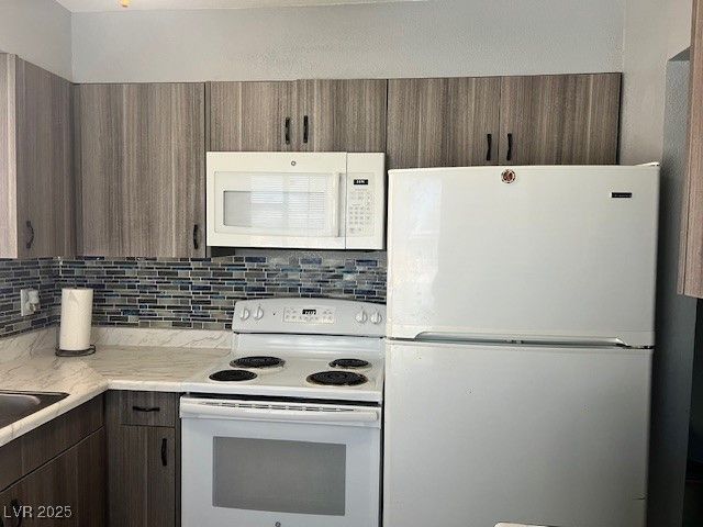 1643 E Street — photo 4 of 32