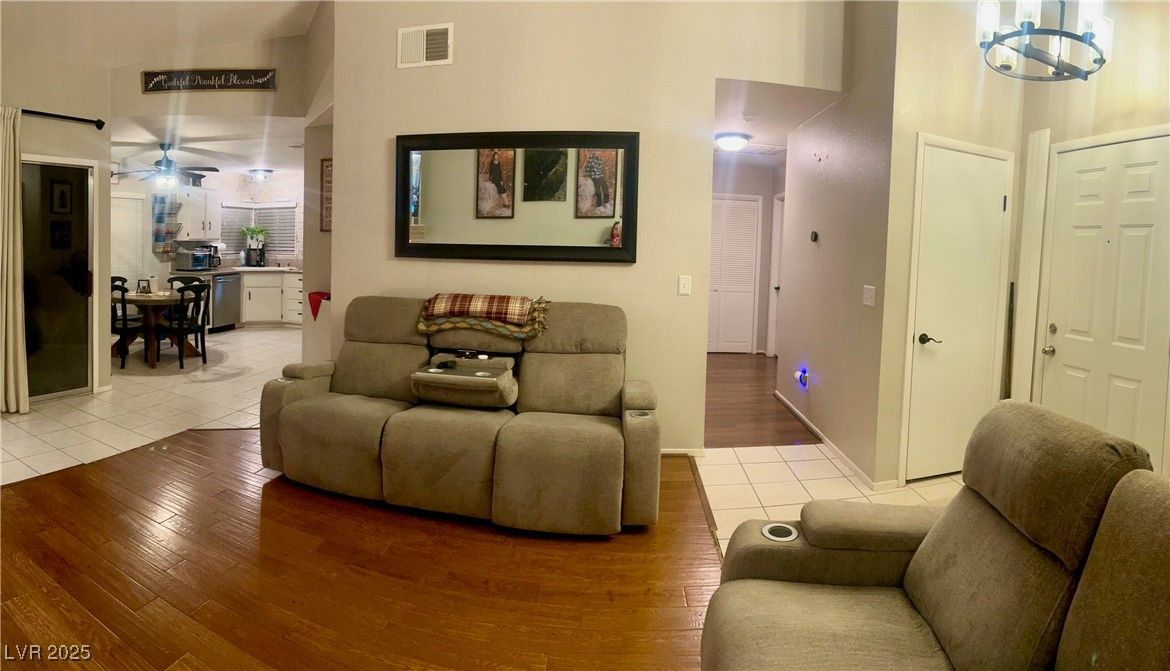 533 Calypso Drive — photo 4 of 19