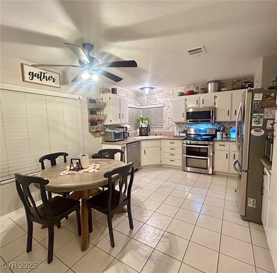 533 Calypso Drive — photo 5 of 19