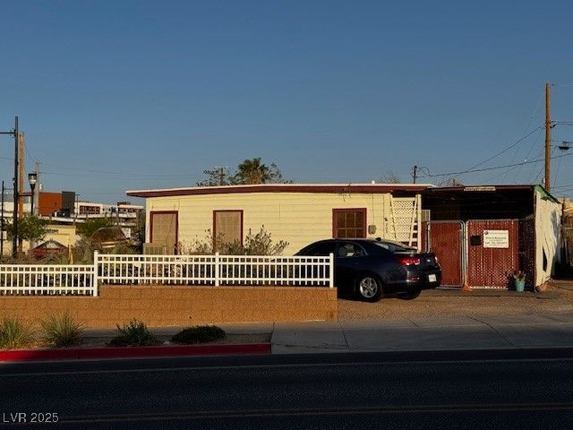 203 West Pacific Avenue — photo 3