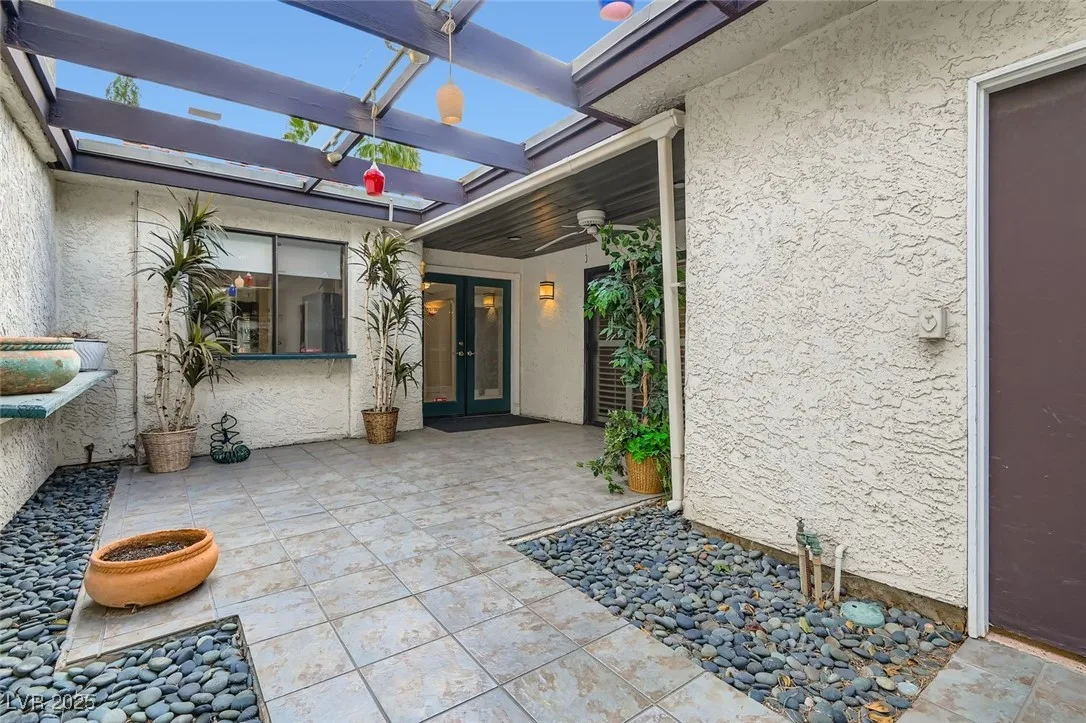 2543 Laconia Avenue — photo 4