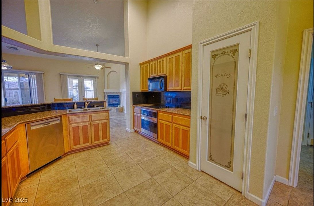 6780 Sandpebble Street — photo 5