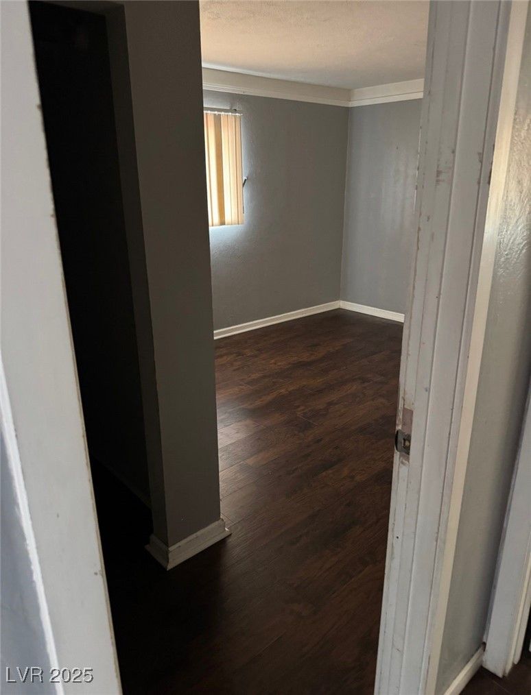 585 South Royal Crest Circle 13 — photo 2 of 6