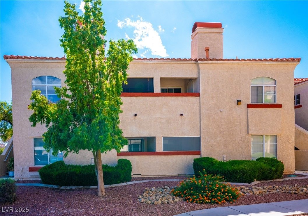 8400 White Eagle Avenue 203 — photo 3