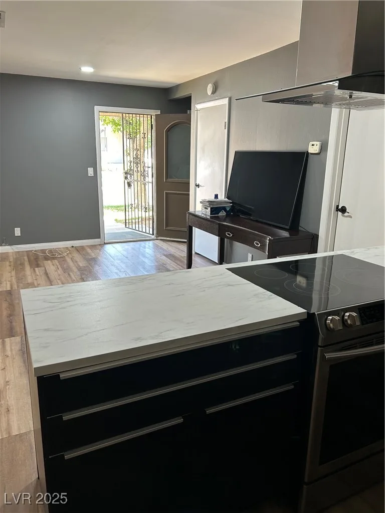 1454 Elizabeth Avenue 3 — photo 4