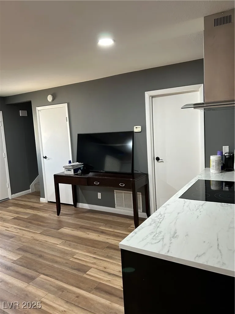 1454 Elizabeth Avenue 3 — photo 5