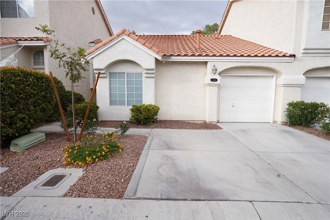 5958 Greenery View Lane — photo 1