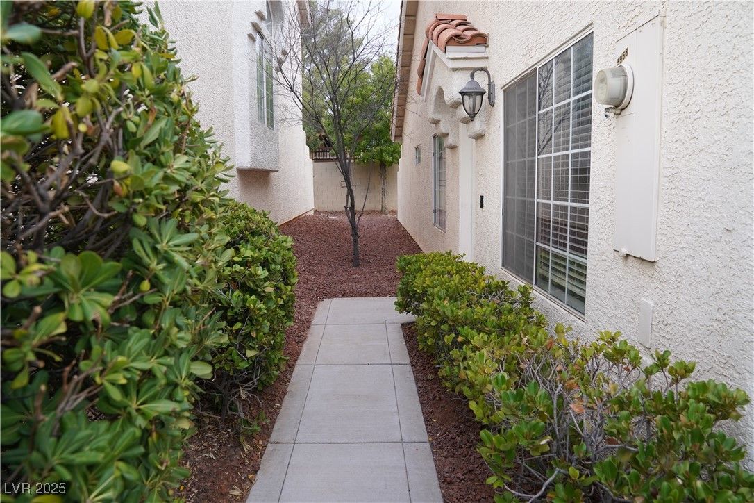 5958 Greenery View Lane — photo 3