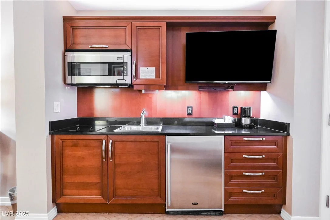 125 East HARMON Avenue 3716 — photo 2