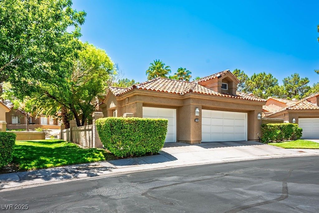 8236 Round Hills Circle — photo 4