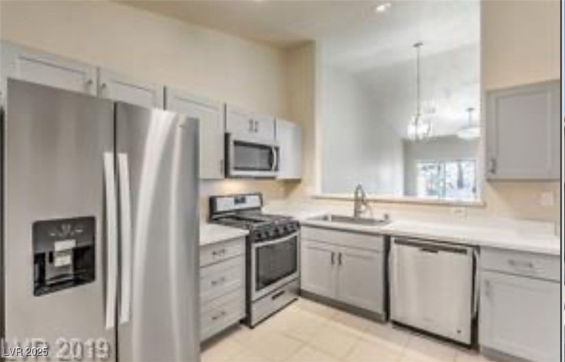 390 Rosado Springs Street — photo 2