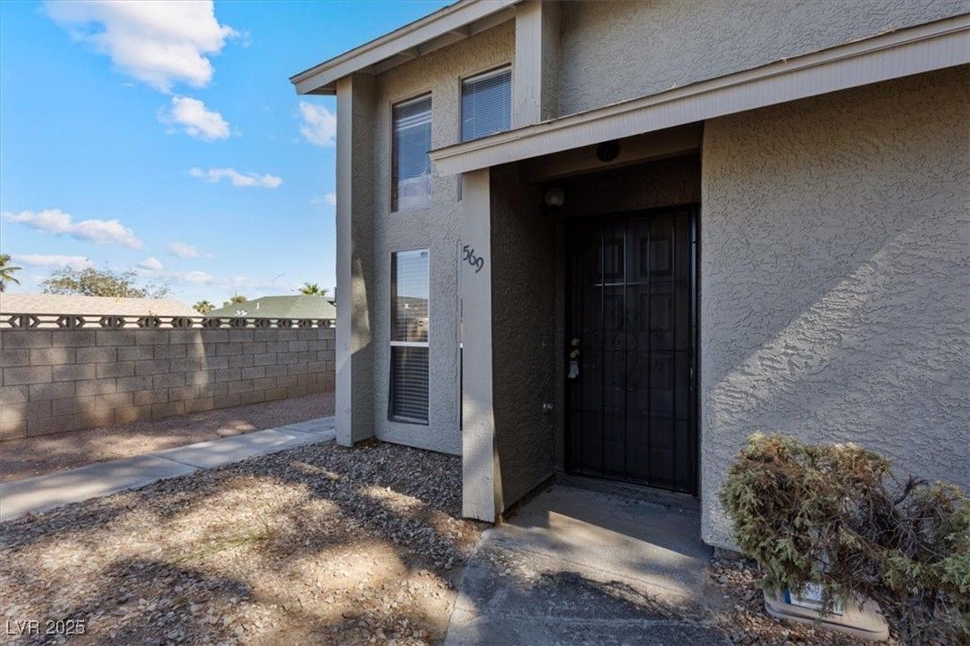 569 Sellers Place — photo 2
