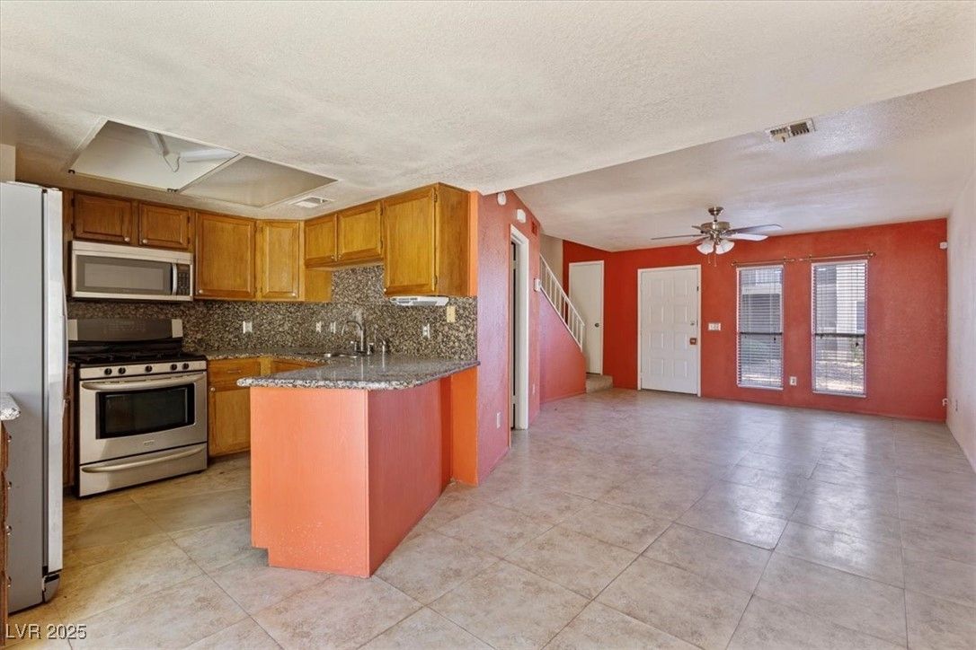 569 Sellers Place — photo 5