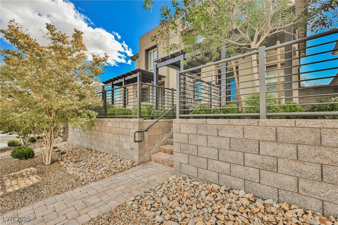 11676 Hamilton Lake Avenue — photo 2