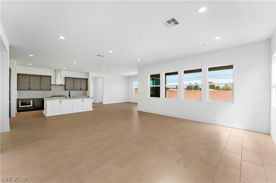 7126 Silver Palace Street — photo 2