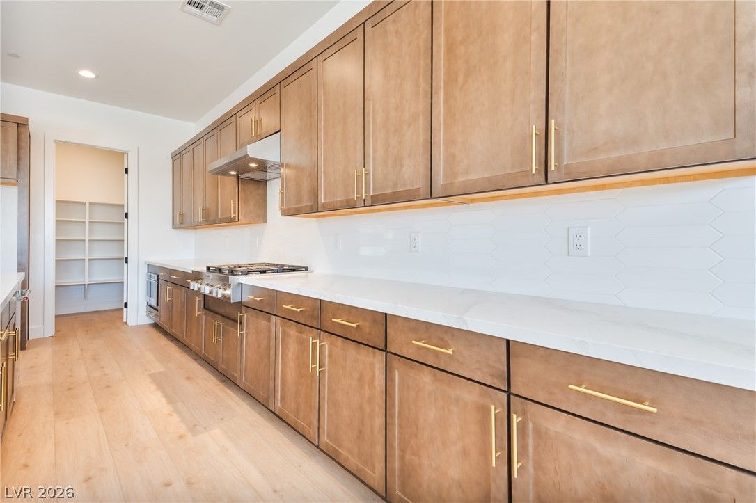 5721 Kings Bluff Avenue — photo 4 of 19