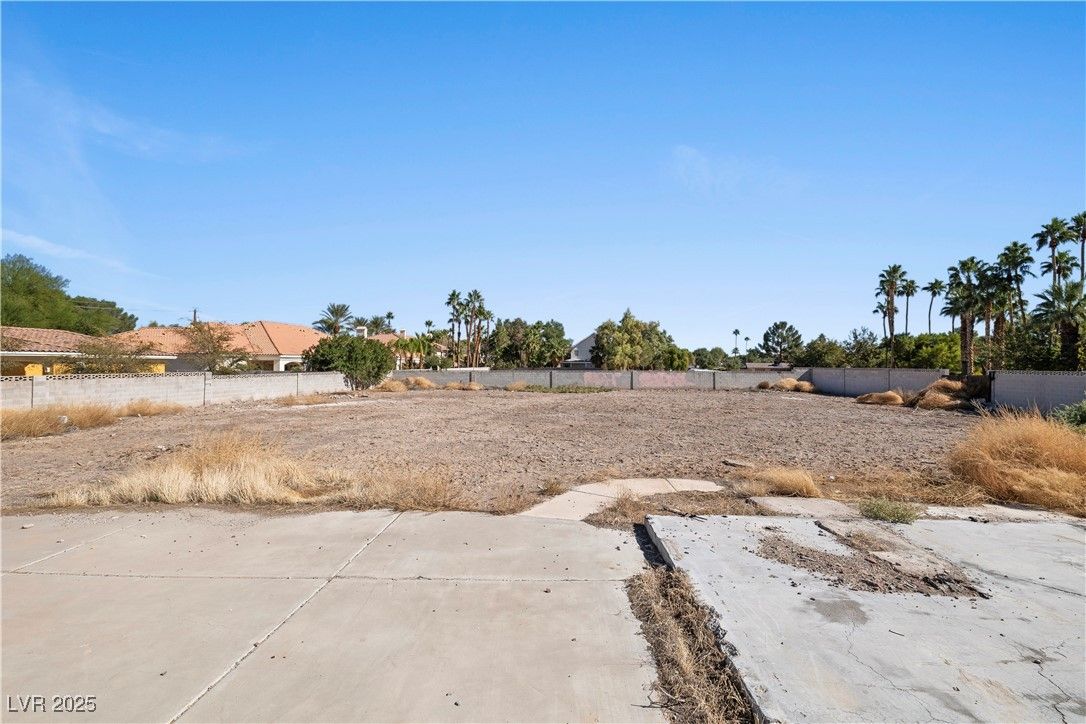 6690 South Pecos Road — photo 3