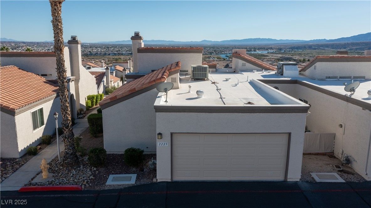 2225 Pebble Creek Lane — photo 1