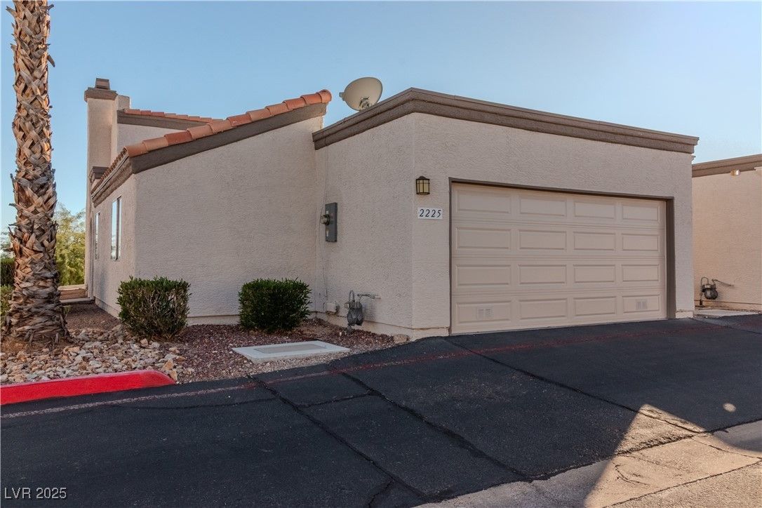 2225 Pebble Creek Lane — photo 3