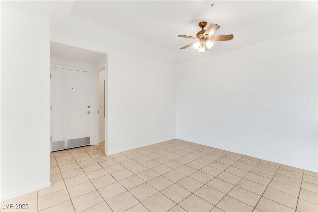 3550 Bay Sands Drive 1098 — photo 5 of 31
