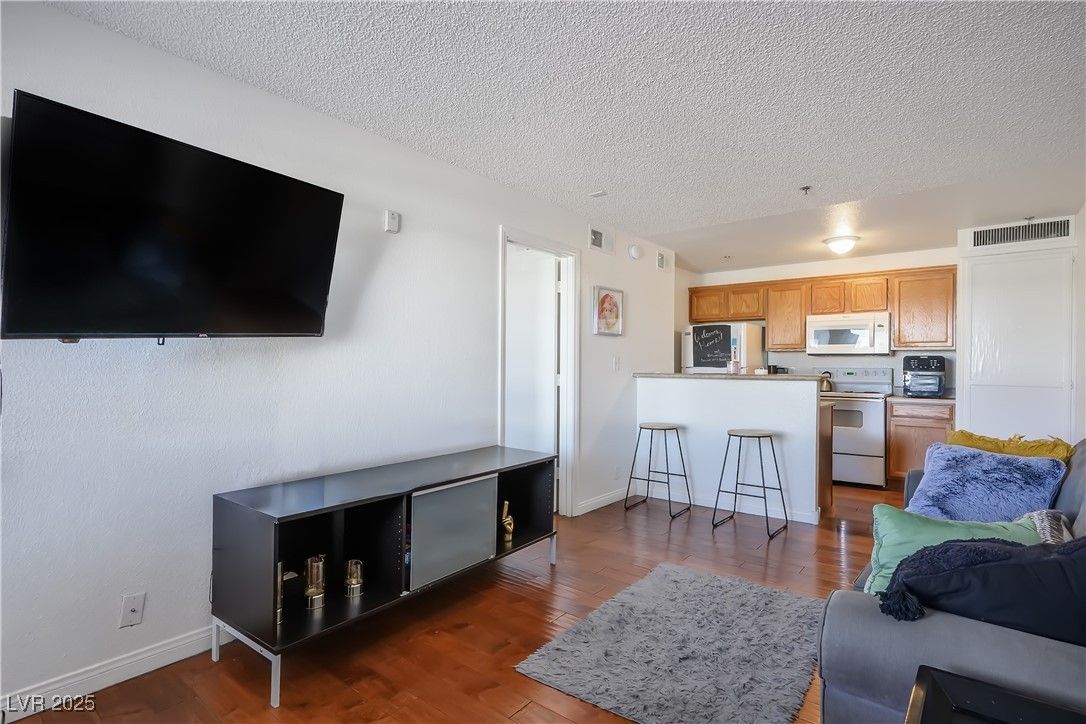 1381 East University Avenue 208 — photo 2 of 27