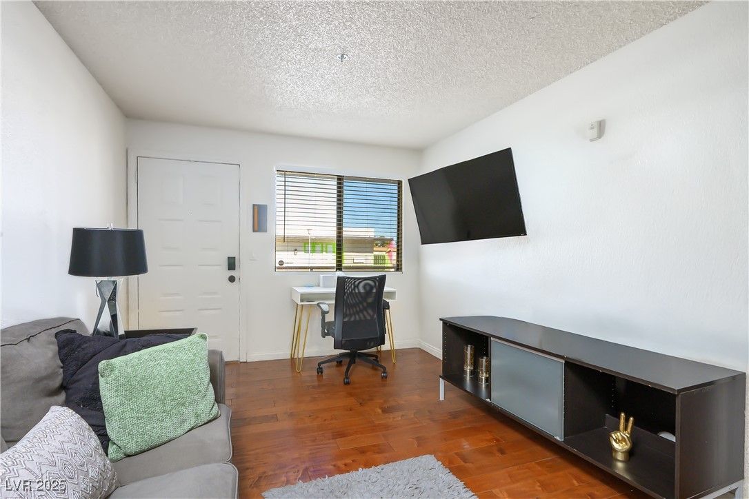 1381 East University Avenue 208 — photo 3 of 27