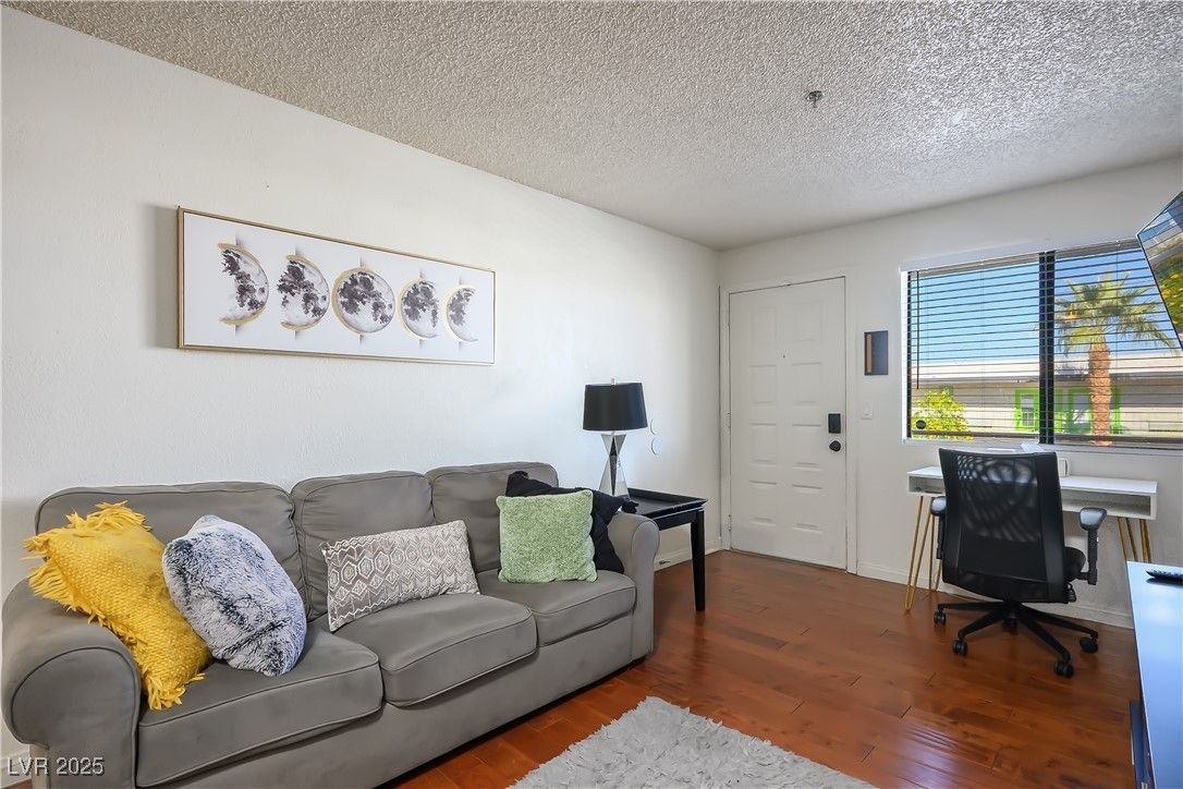 1381 East University Avenue 208 — photo 4 of 27