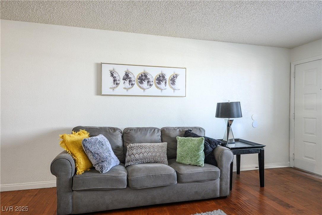 1381 East University Avenue 208 — photo 5 of 27