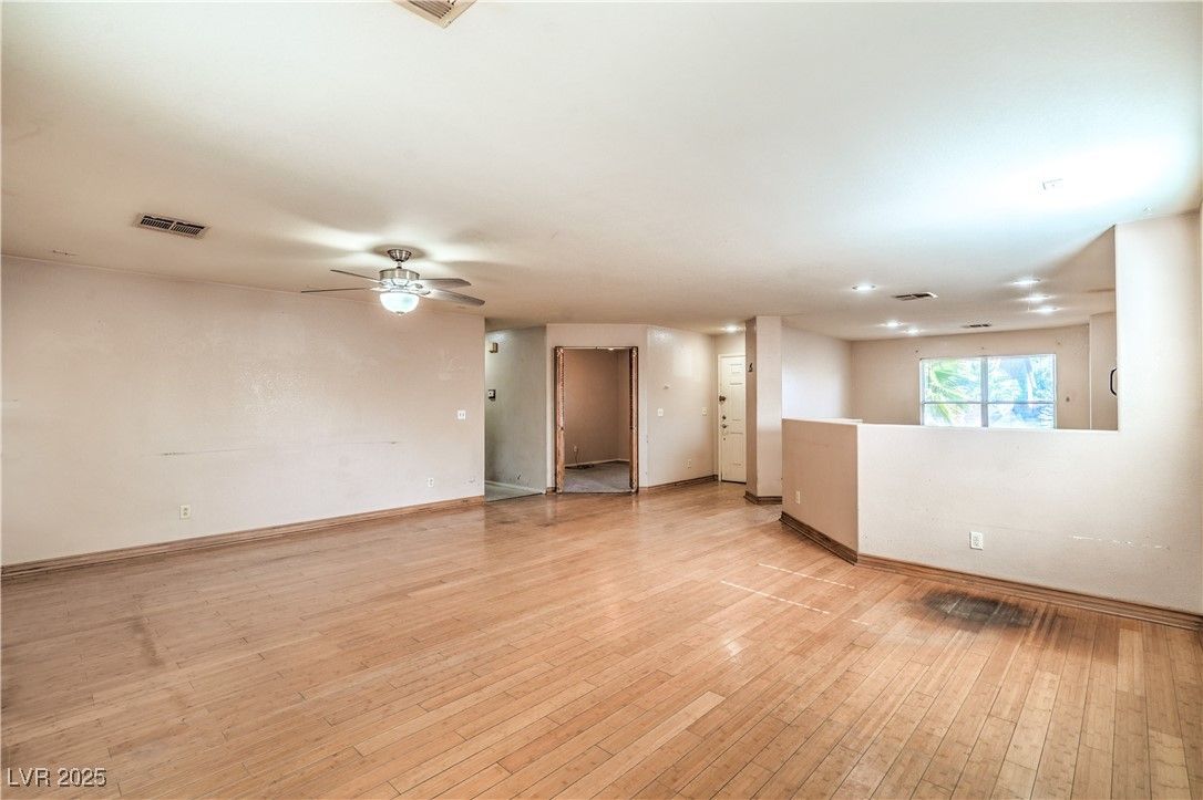 4105 Hollis Street — photo 4