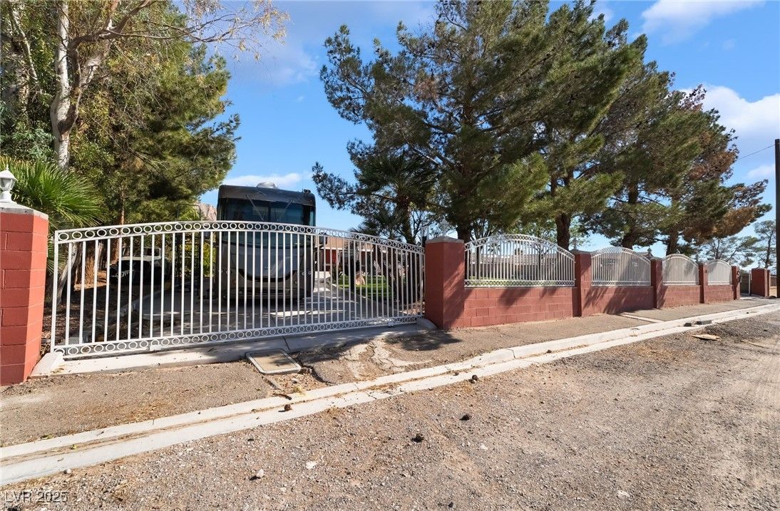 724 North Fogg Street — photo 2
