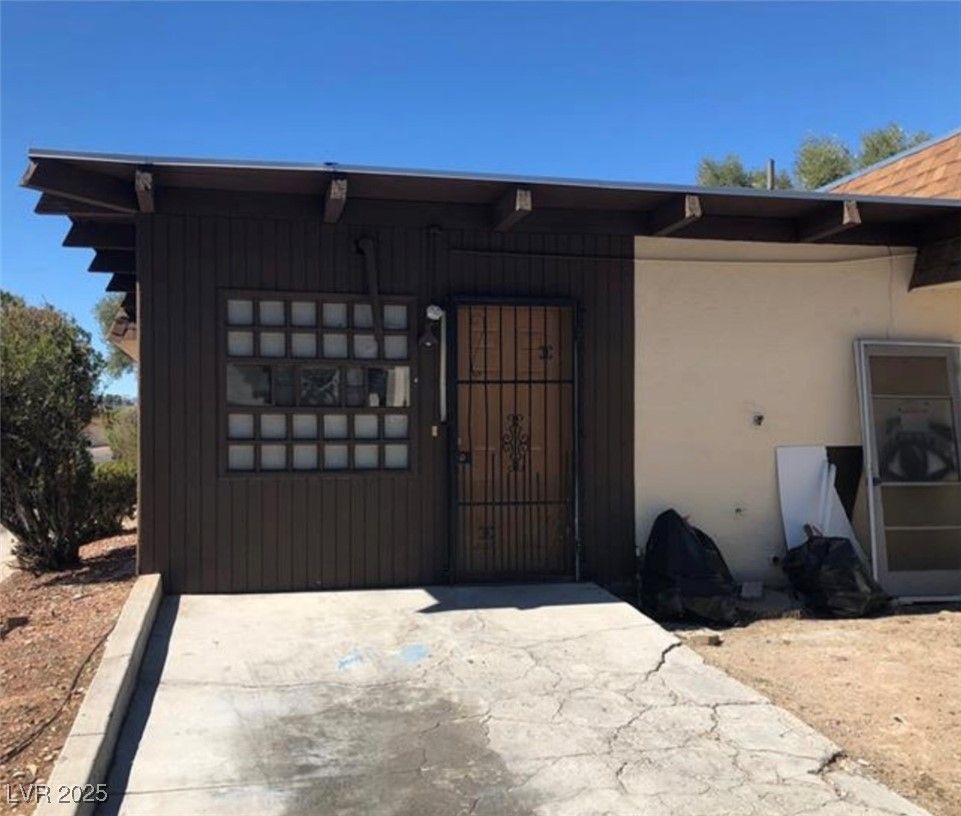 2639 Heritage Drive — photo 3 of 20
