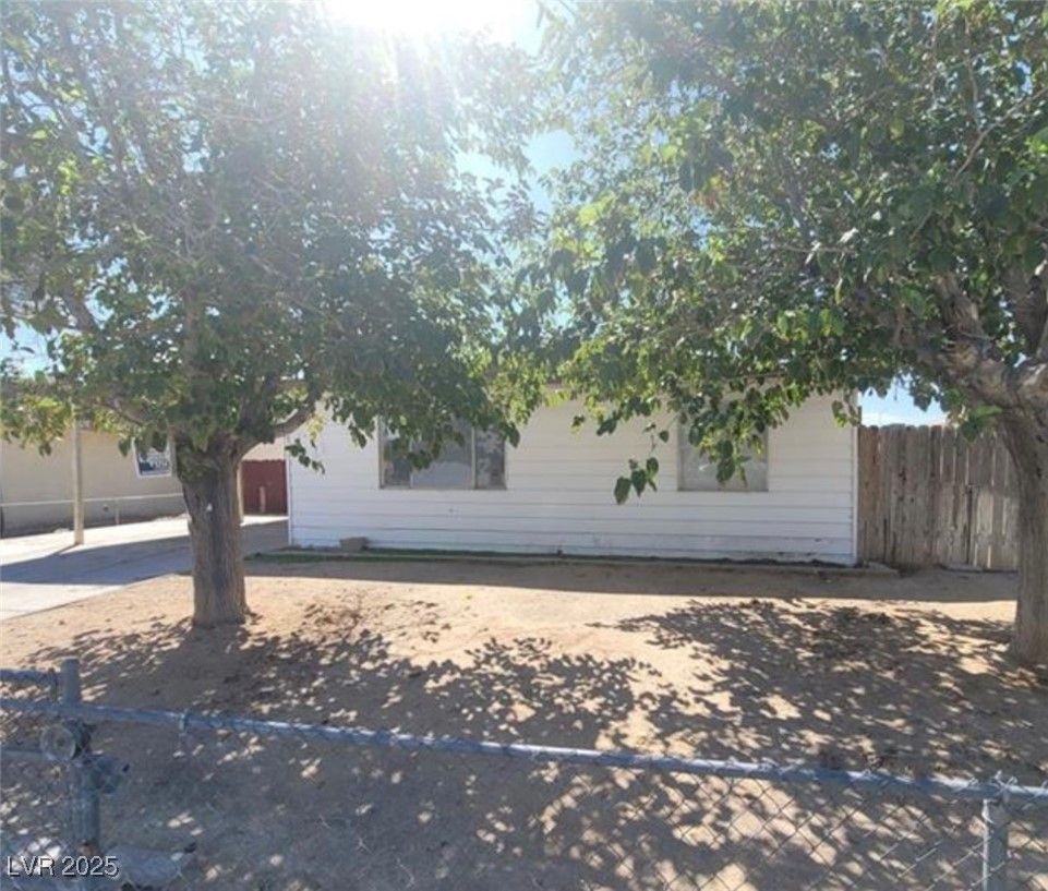 4555 Payson Avenue — photo 3 of 35