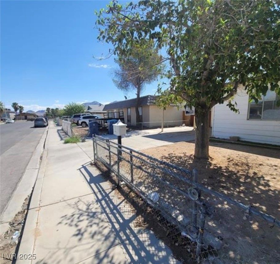 4555 Payson Avenue — photo 4 of 35