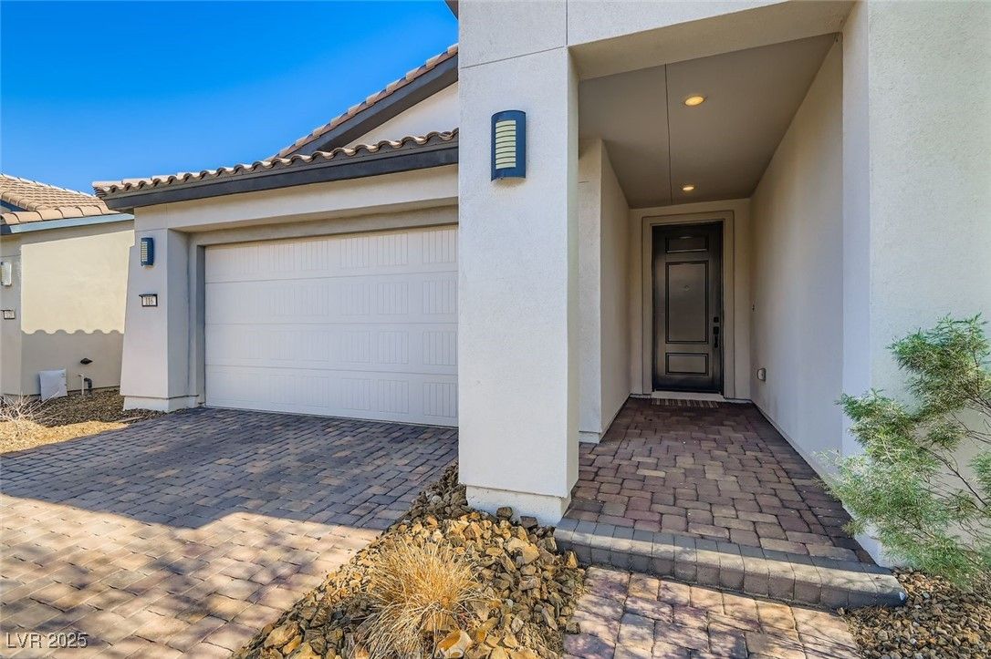 116 Lake Oasis Street — photo 3 of 30