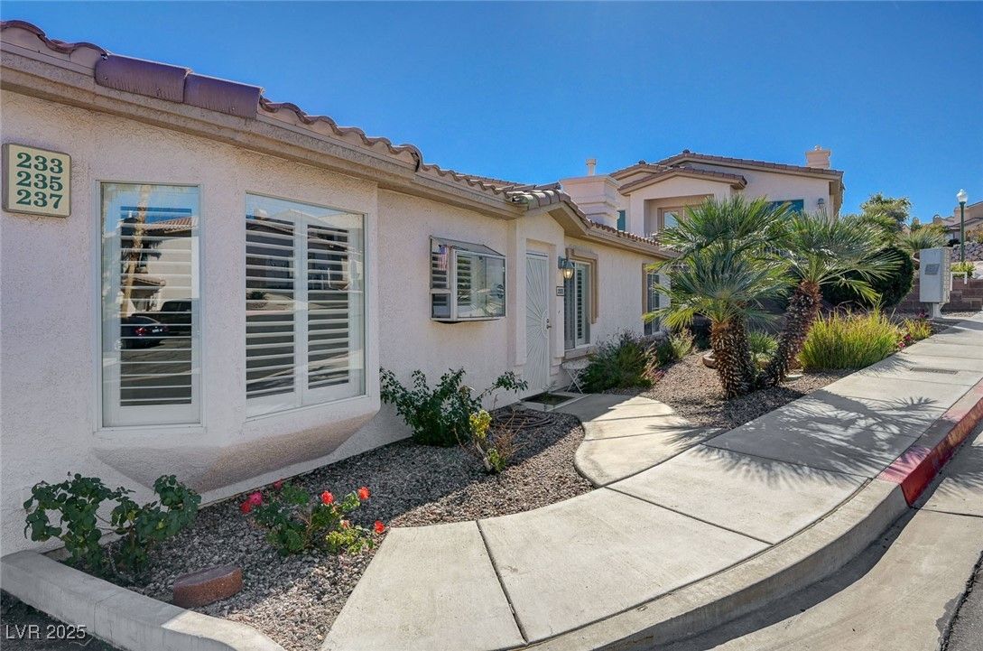 233 Big Horn Drive — photo 2